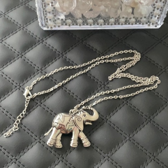 ELEPHANT PENDENT On STRRLING 20” SNAKE CHAIN - Picture 1 of 5